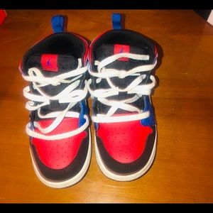 Used Toddler boys shoes Colorful Nike’s